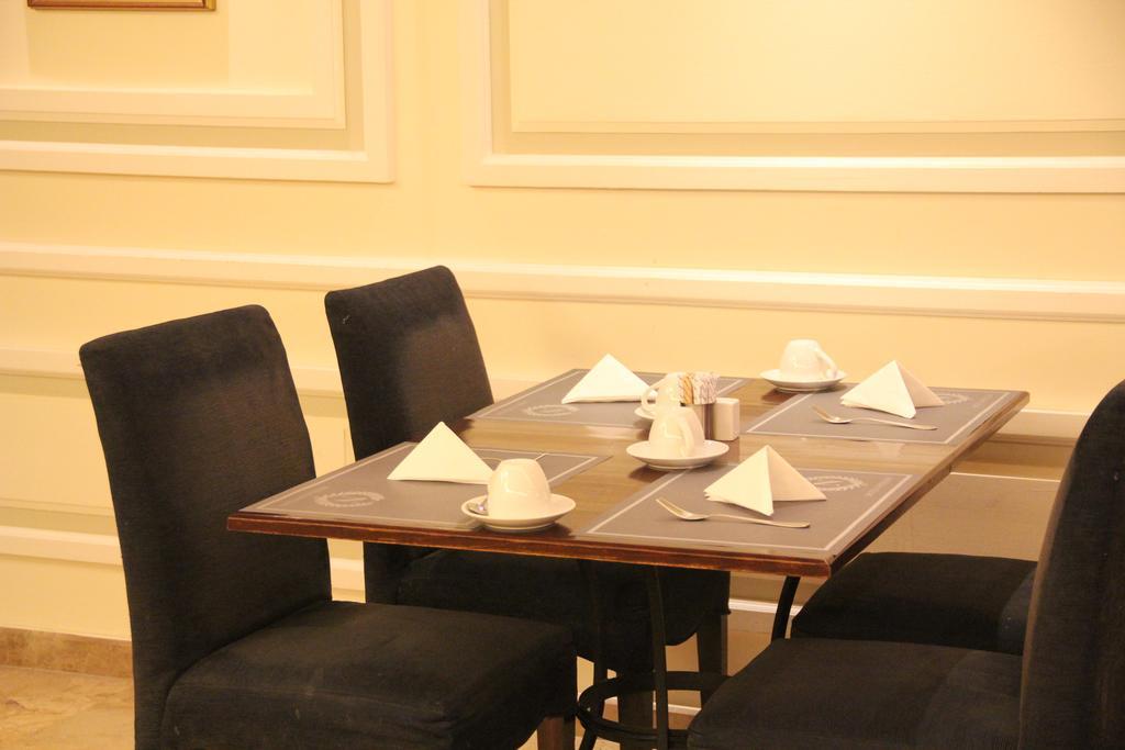 Napoleon Hotel Beirut Bagian luar foto