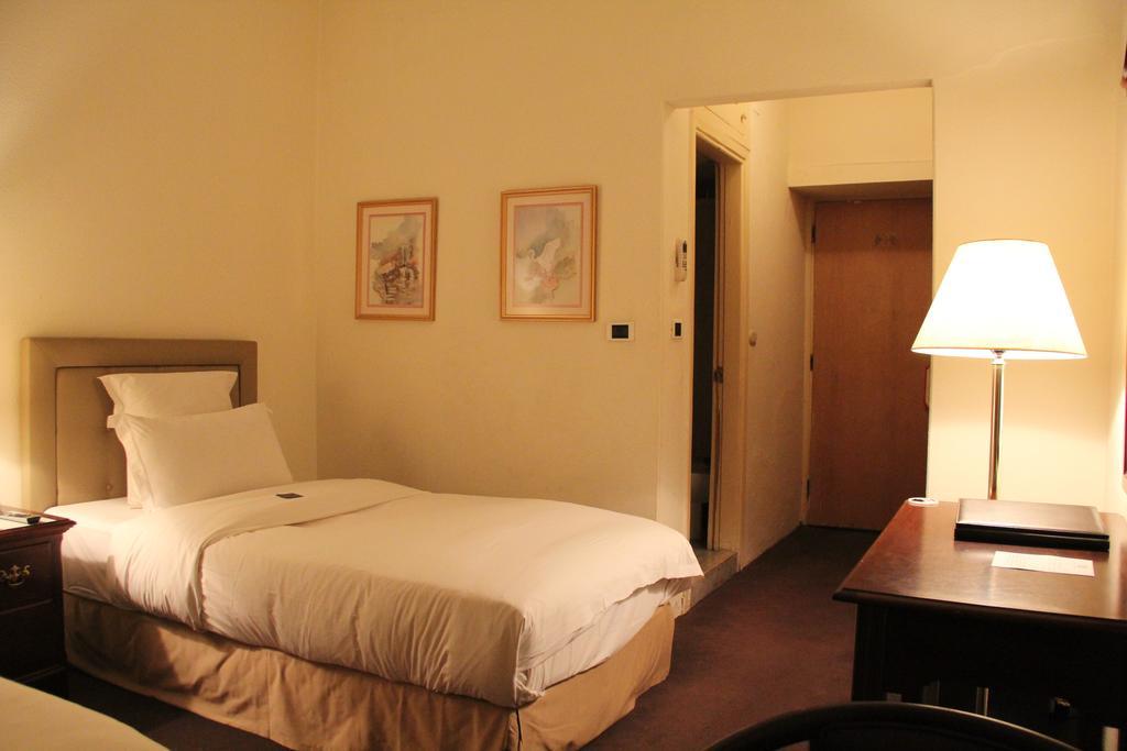 Napoleon Hotel Beirut Bagian luar foto