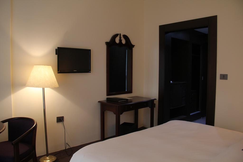 Napoleon Hotel Beirut Bagian luar foto