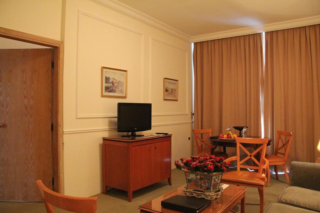 Napoleon Hotel Beirut Bagian luar foto