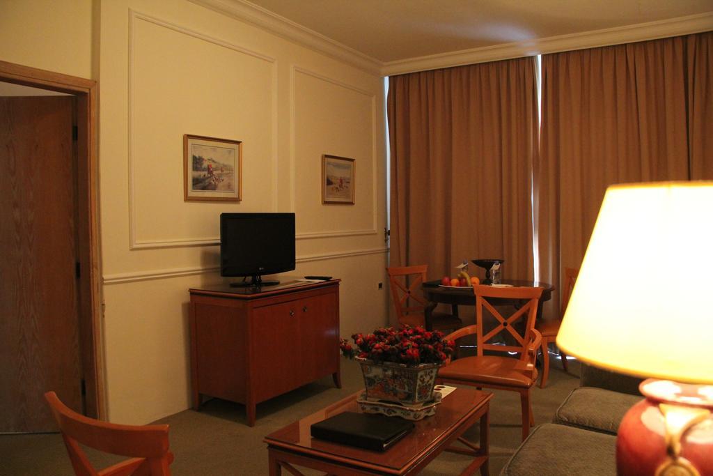 Napoleon Hotel Beirut Bagian luar foto